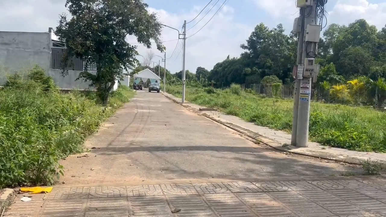 Hạ tầng đường trước khu đất