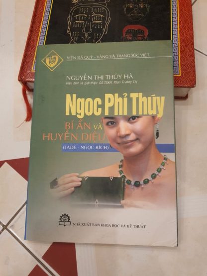 Ngọc phỉ thúy bí ẩn và huyền diệu - Nguyễn Thị Thúy Hà